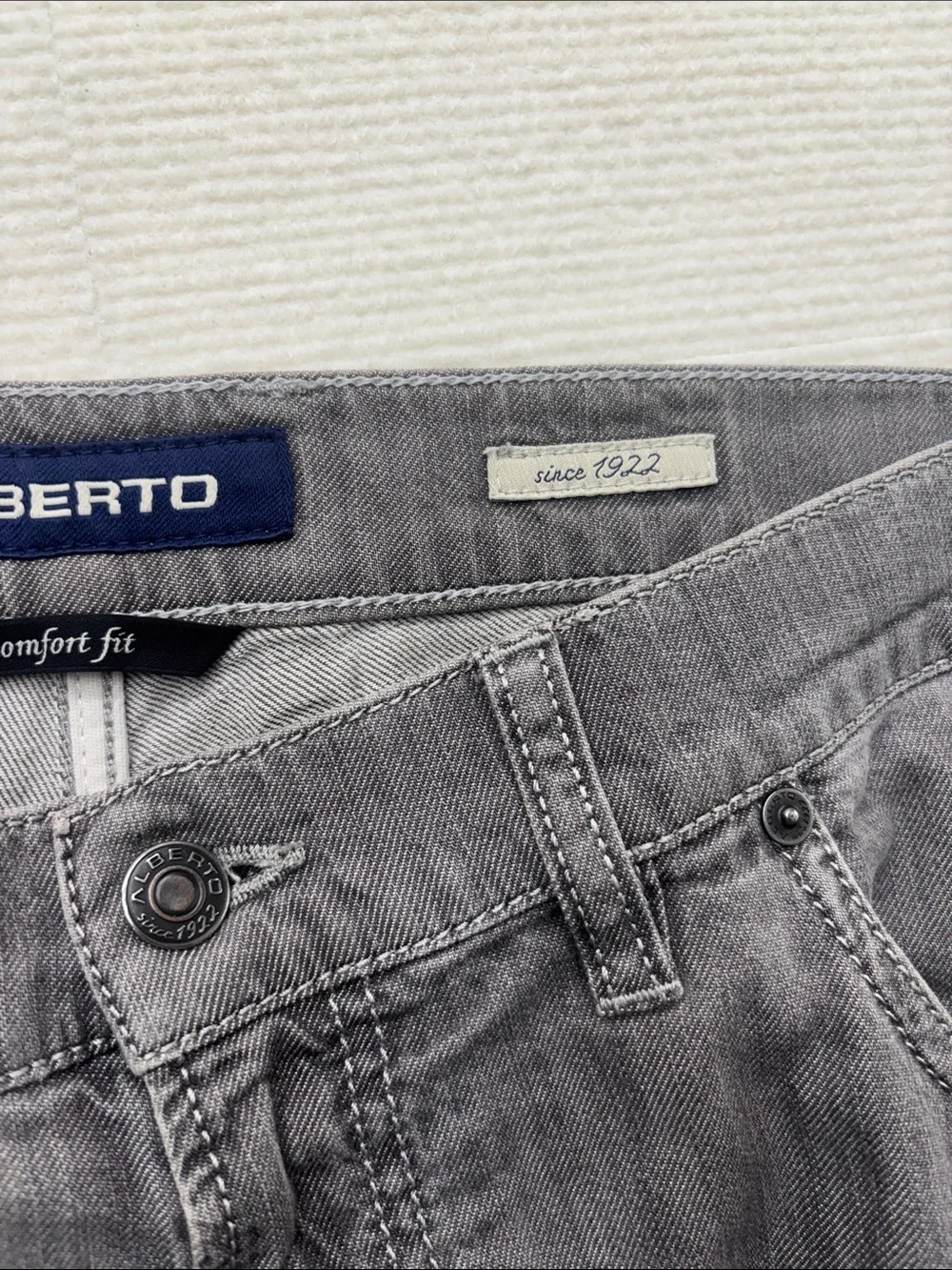 Alberto comfortable gray